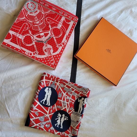 Silk Hermes Scarf- Les Nouveau Amoureux de Paris - Picture 5 of 9